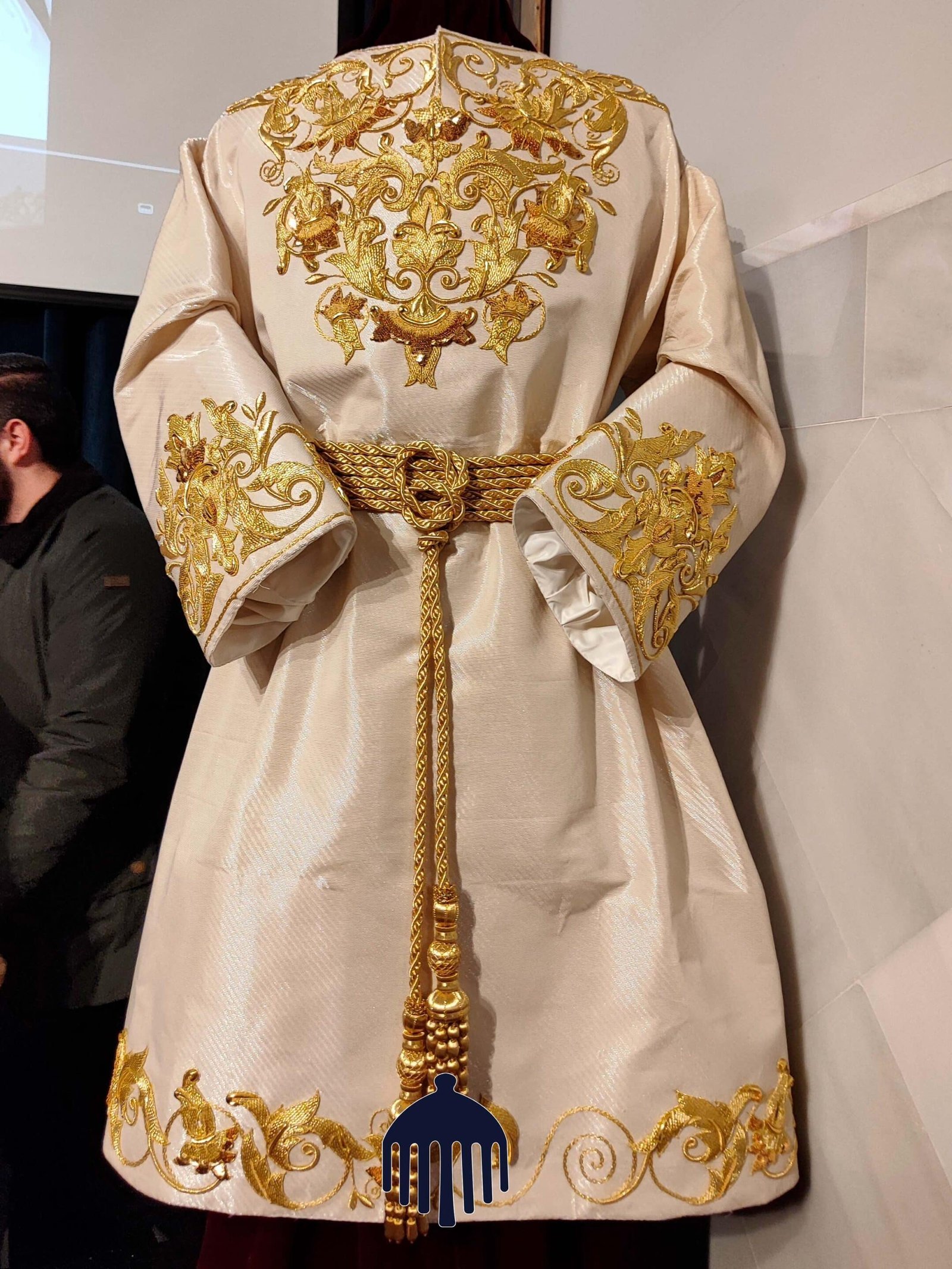 Presentada la túnica «Bordada en Caridad» para Jesús de las Penas